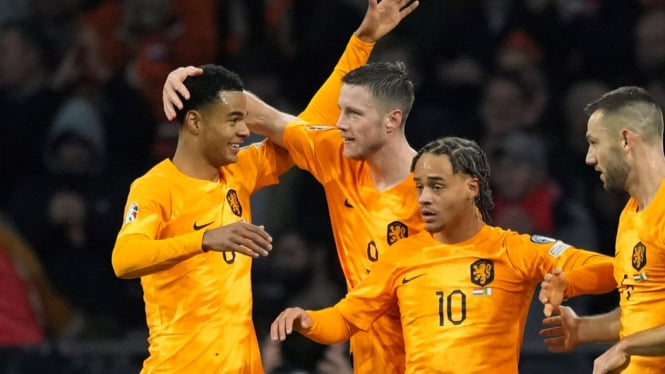 Timnas Belanda rayakan gol Wout Weghorst