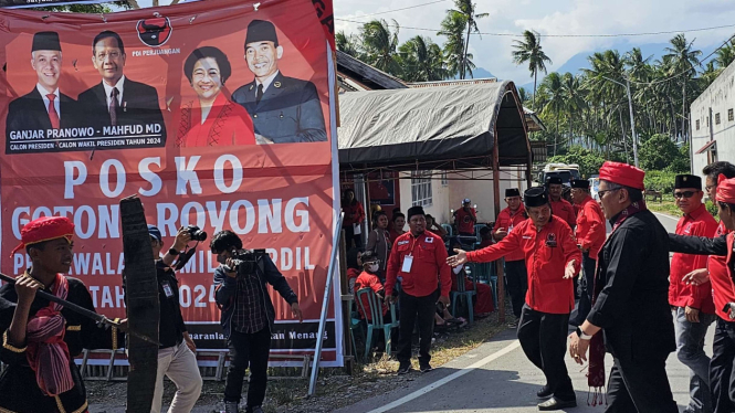 Sekjen PDIP Hasto Kristiyanto Resmikan Posko Gotong Royong Pemilu Jurdil di Palu
