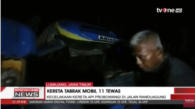 Kecelakaan maut kereta tabrak minibus elf di Lumajang Jawa Timur.
