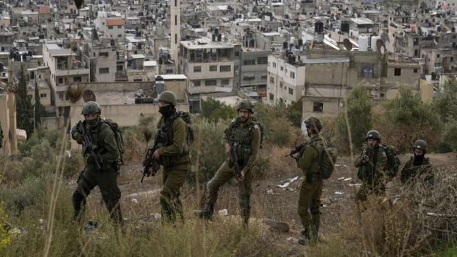 Militer Israel saat melakukan operasi militer di Tepi Barat, Palestina
