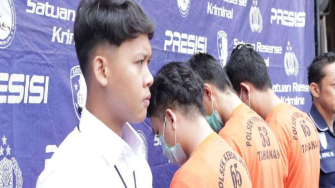 Polisi menangkap satu keluarga komplotan pencuri motor di Jakarta.