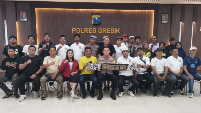 Perwakilan Ultras Gresik United saat bertemu Kapolres Gresik AKBP Adhitya Panji 