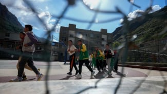 Sekolah Asrama di Tiongkok dan Pemisahan Paksa Anak-Anak Tibet
