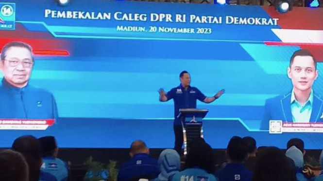 Ketua Umum Partai Demokrat Agus Harimurti Yudhoyono saat membuka kegiatan konsolidasi Partai Demokrat Pembekalan Caleg DPR RI di Kota Madiun, Jawa Timur, Senin, 20 November 2023.
