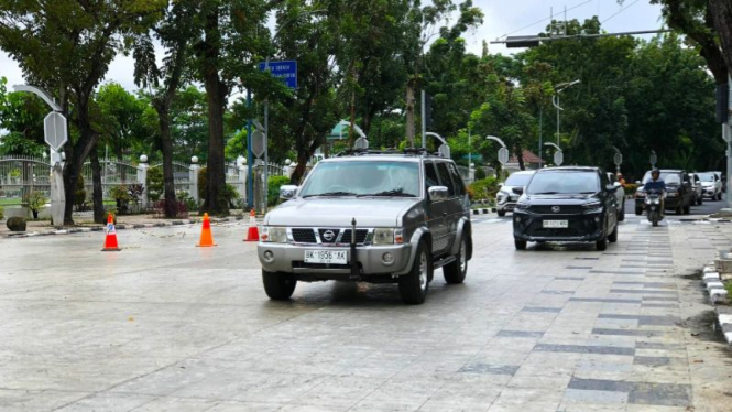 Jalan Keramik di depan rumah dinas Gubernur Sumut.