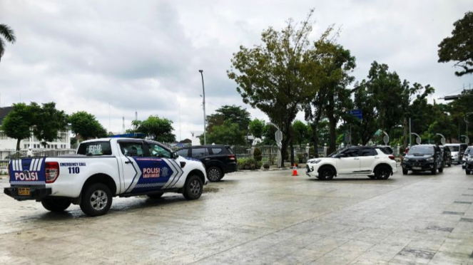 Jalan Keramik di depan rumah dinas Gubernur Sumut.