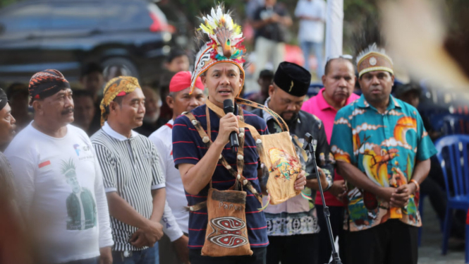 Capres Ganjar Pranowo mengunjungi Papua