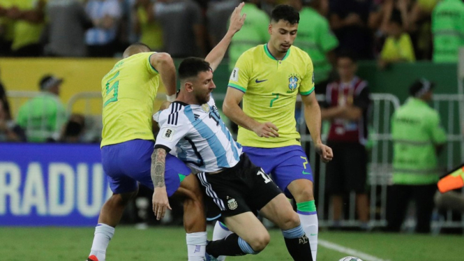 Kapten Timnas Argentina Lionel Messi saat menghadapi Brasil