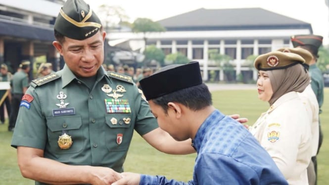 VIVA Militer: KSAD Jenderal TNI Agus Subiyanto saat berpamitan di Mabesad