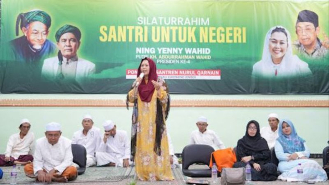 Yenny Wahid bertemu Kiai Yazid di Ponpes Nurul Qarnain, Jember, Jawa Timur.