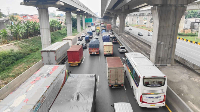 Kemacetan Tol Jakarta Cikampek Mangular