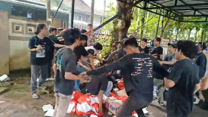 Partisipan Kongres HMI asal Sulawesi saling adu jotos saat pembagian nasi kotak