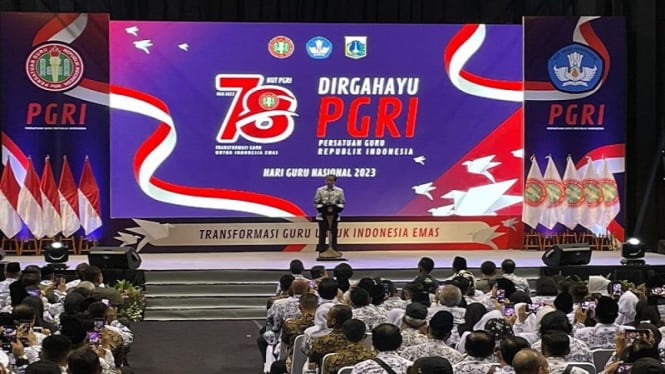 Jokowi menghadiri acara Peringatan HUT ke-78 PGRI dan Hari Guru Nasional 2023