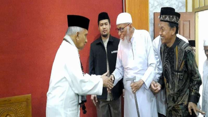 Ketua Majelis Syuro Partai Ummat Amien Rais menemui Abu Bakar Ba’asyir.