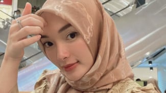 Zaskia Gotik Mantap Berhijab Sepulang Umroh, Gak Takut Rezeki Seret