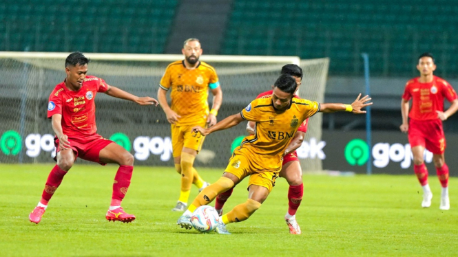 Gelandang Bhayangkara FC, Sani Rizki Fauzi dalam laga lawan Persiija