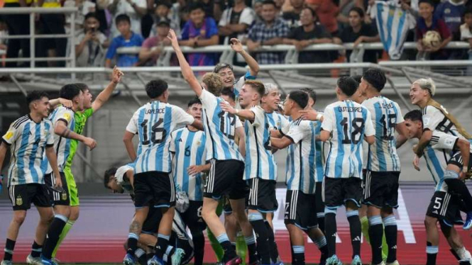 Pemain Timnas Argentina U-17 rayakan kemenangan