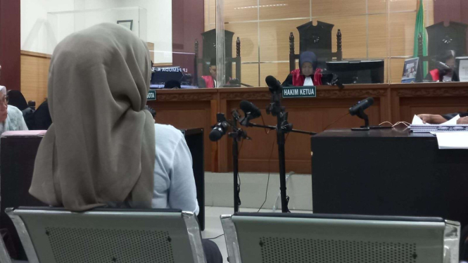 Rihani Terdakwa Penipuan iPhone Serahkan Nota Pembelaan saat Sidang di PN Tangerang