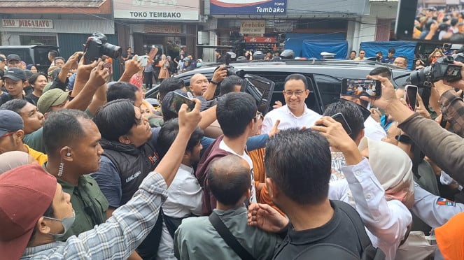 Anies Bersama Warga Bogor di Hari Kampanye Pertama Pilpres 2024