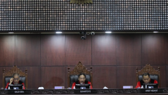 Hakim Mahkamah Konstitusi gelar sidang