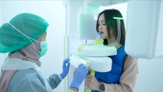 Ganti Gigi Ompong dengan Implan Gigi Tanpa Bedah