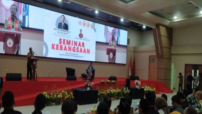 Menko Polhukam Mahfud MD saat menjadi pembicara di seminar kebangsaan.