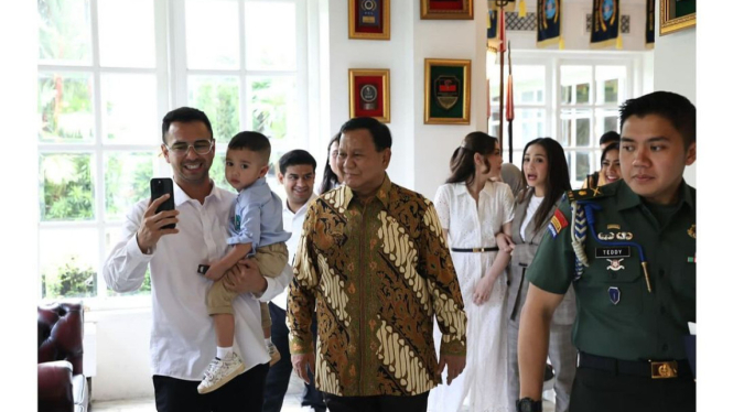 Prabowo makan siang bersama dengan sejumlah artis dan influencer