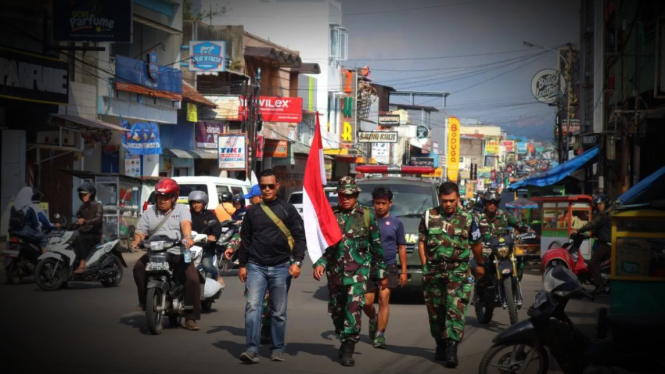 VIVA Militer: Serma Buang Waroka saat jalan kaki tunaikan janji ke Allah 