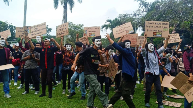 Ratusan mahasiswa di Medan, gelar mimbar besar, tolak politik dinasti
