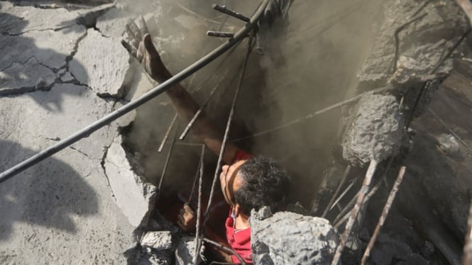 VIVA Militer: Warga sipil Gaza terjebak di reruntuhan bangunan