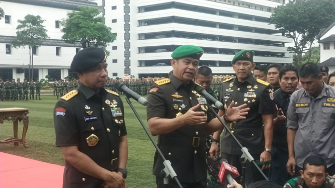 VIVA Militer: KSAD Jenderal TNI Maruli Simanjuntak bersama Panglima TNI