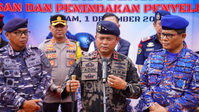  Laksda TNI Dr. Adin Nurawaluddin
