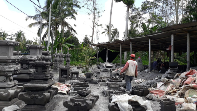 Perajin batu paras taro