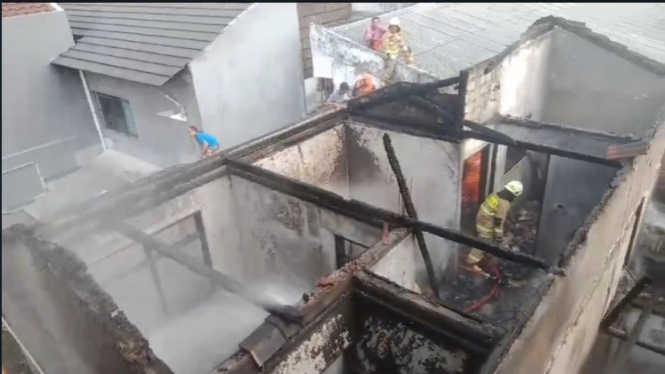Kebakaran di Jakarta Selatan akibat kompor lupa dimatikan.
