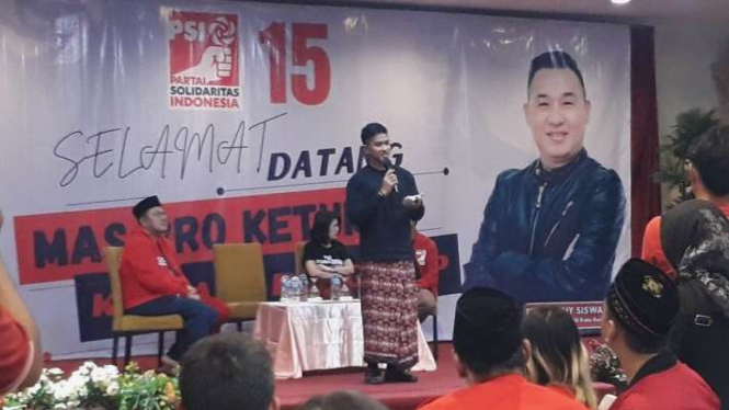 Ketua Umum Partai Solidaritas Indonesia (PSI) Kaesang Pangarep saat bertemu dengan para kader partainya di Kediri, Jawa Timur, Minggu, 3 Desember 2023.