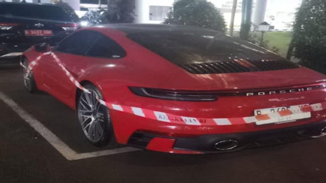 Mobil Porsche merah Rp3 M milik tersangka korupsi BTS 4G