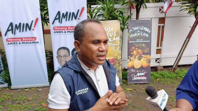 Koordinator Presidium Nasional Gerakan Rakyat Sahrin Hamid saat menyampaikan keterangan di Jakarta, Senin, 4 Desember 2023.