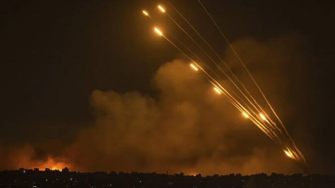 VIVA Militer: Serangan roket pasukan Hamas Palestina ke Israel