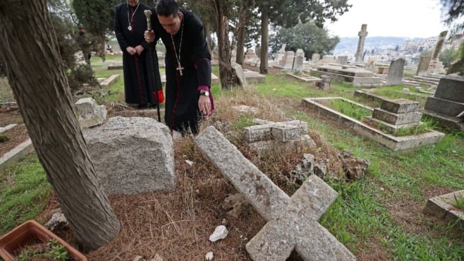 Kuburan yang dirusak oleh remaja Israel