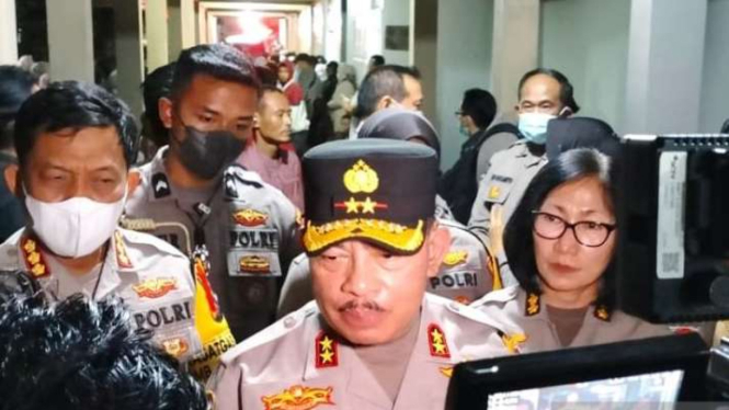 Kepala Polda Sumatra Barat Inspektur Jenderal Polisi Suharyono saat diwawancarai awak media di Bukittinggi, Selasa, 5 Desember 2023.