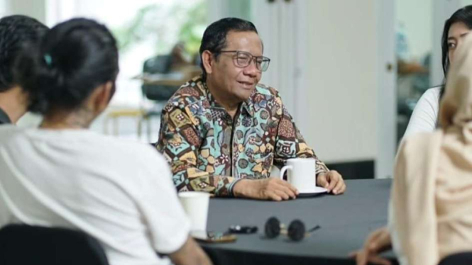 Calon wakil presiden nomor 3 Mahfud MD saat dialog interaktif Cawapres bertajuk “Mencuri Hati Kawula Muda" yang digelar TvOne di Hotel Bidakara, Jakarta, Rabu, 6 Desember 2023.