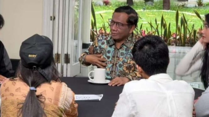 Calon wakil presiden nomor 3 Mahfud MD saat dialog interaktif Cawapres bertajuk “Mencuri Hati Kawula Muda" yang digelar TvOne di Hotel Bidakara, Jakarta, Rabu, 6 Desember 2023.