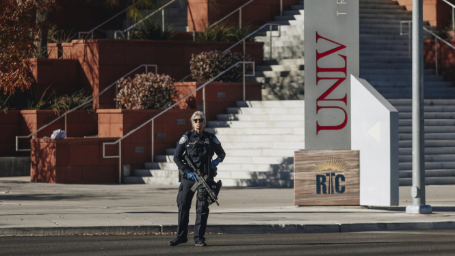 Polisi mengamankan lokasi penembakan Universitas Nevada, Las Vegas, AS.