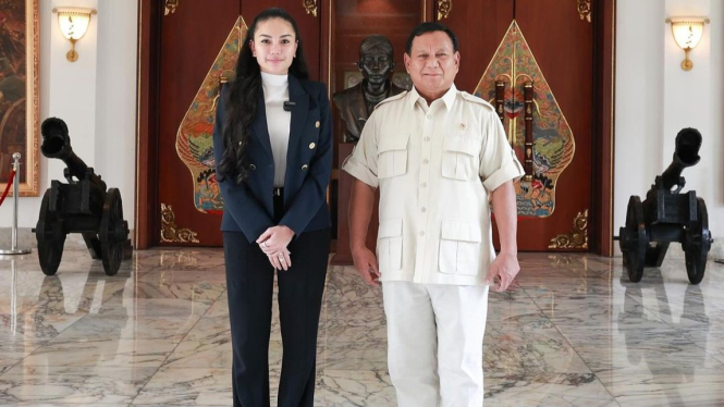 Nikita Mirzani bertemu Prabowo Subianto.