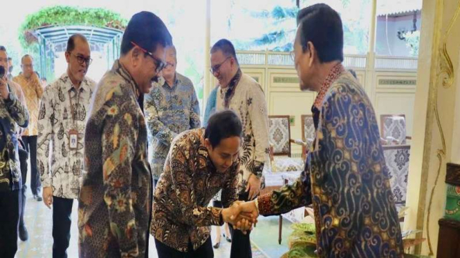 Sekjen DPP PSI Raja Juli menemui Gubernur DIY Sri Sultan Hamengku Buwono X.