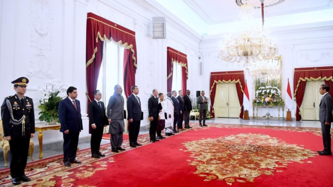 Jokowi terima surat kepercayaan dari 10 duta besar luar biasa dan berkuasa penuh