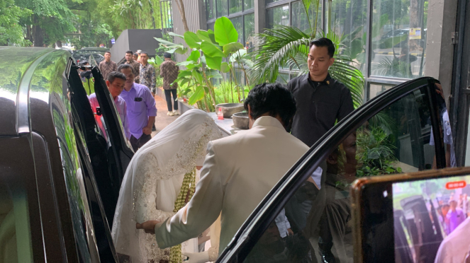 Adiba Khanza Didampingi Umi Pipik Dan Abidzar Tiba Di Lokasi Akad Nikah