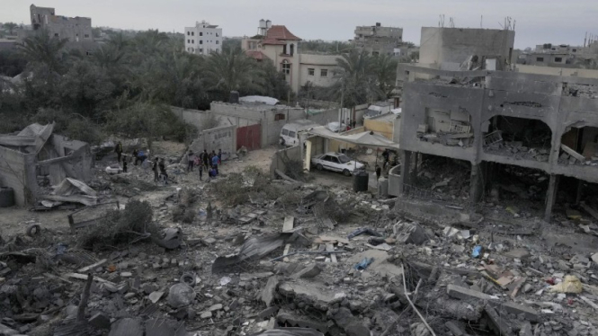 Gedung-gedung di Gaza hancur akibat serangan Israel. 