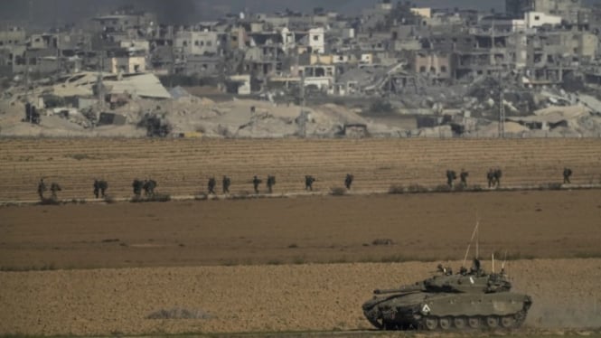 Tank Israel memasuki Gaza selatan, Palestina.