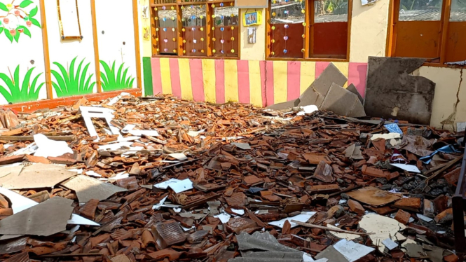 Bangunan kelas di SDN Setia Mekar 3, Tambun Selatan, Kabupaten Bekasi ambruk